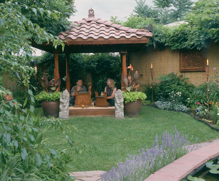 As Michael Fitts and Jill Fredricksen of Denver know, an outdoor room can be a mini retreat— a personal space to cool off, relax, and rejuvenate right in your own back yard.